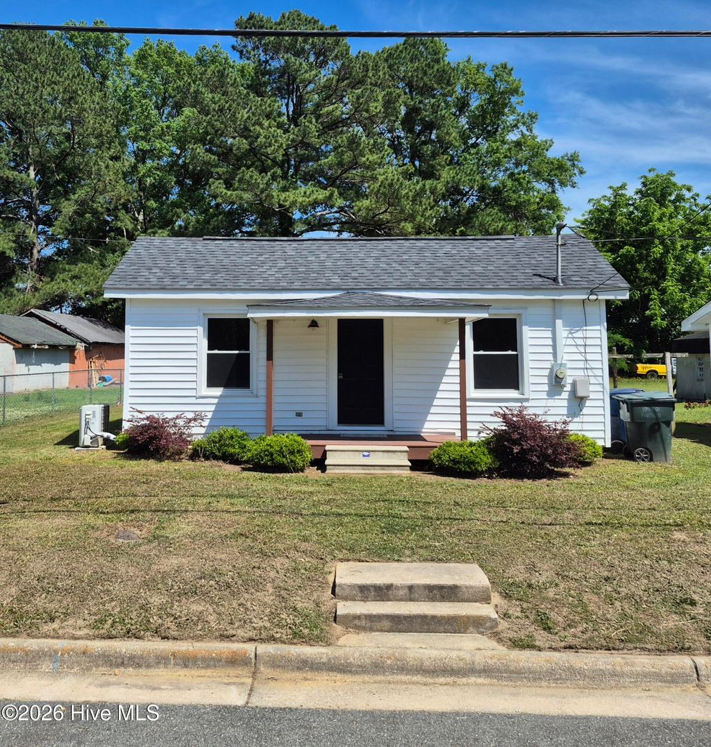 Photo of 502 S Sycamore Street, Fremont, NC 27830 (MLS # 100573415)