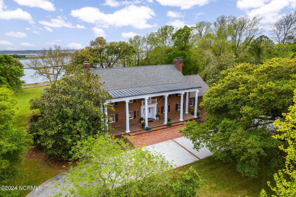 Photo of 130 Harbour Drive, Hubert, NC 28539 (MLS # 100528330)