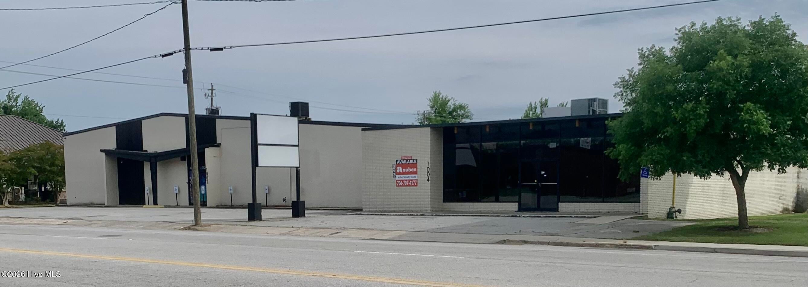 1002 Walton Way