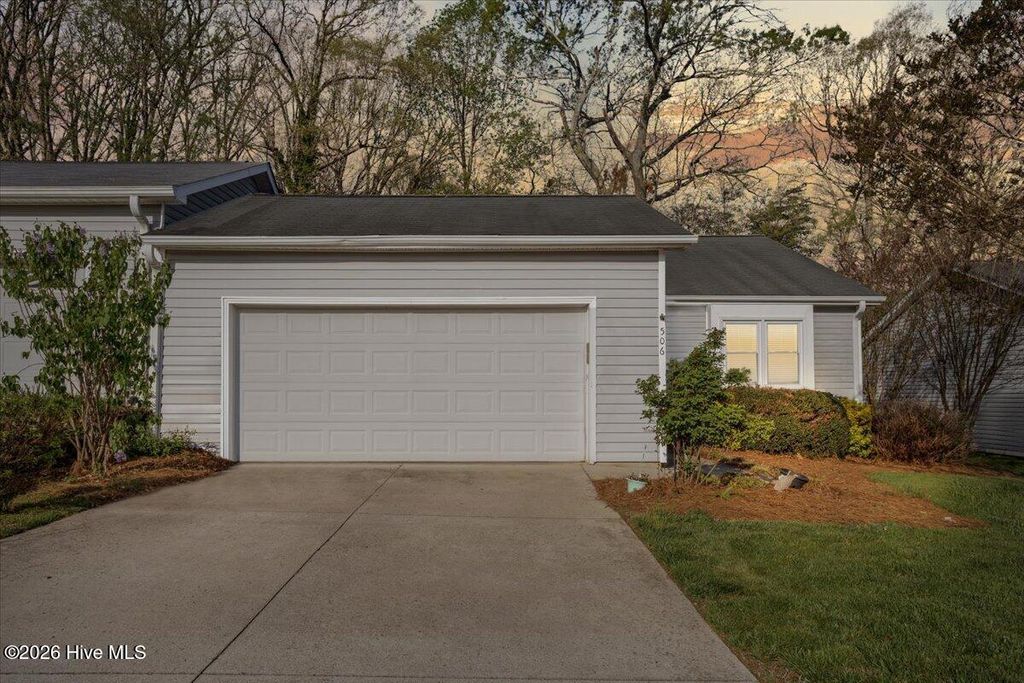 Photo of 506 Westpark Circle, Winston-Salem, NC 27103 (MLS # 100564937)