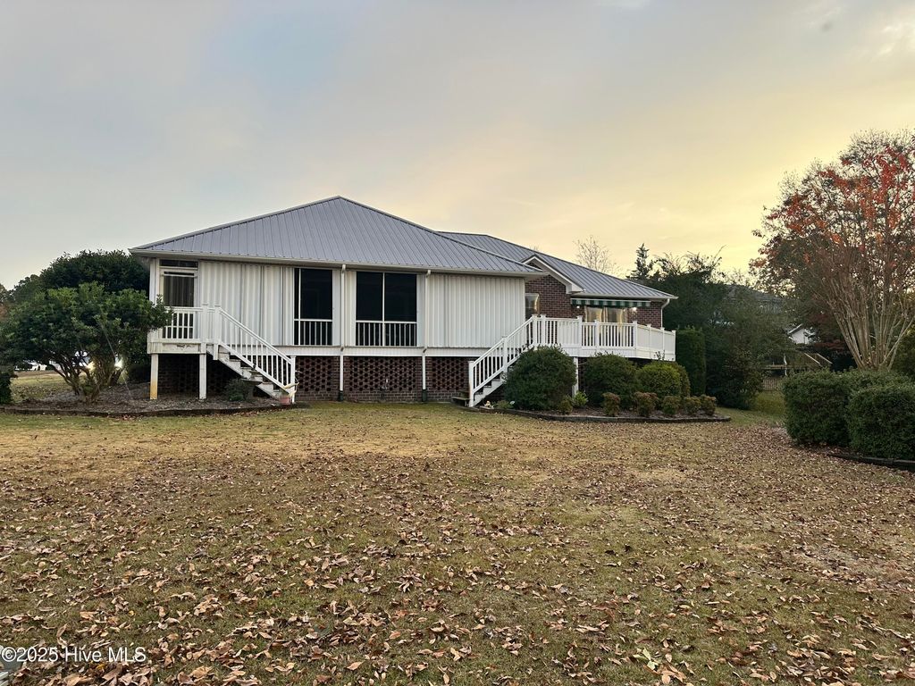 Photo of 459 Chadwick Shores Drive, Sneads Ferry, NC 28460 (MLS # 100542324)