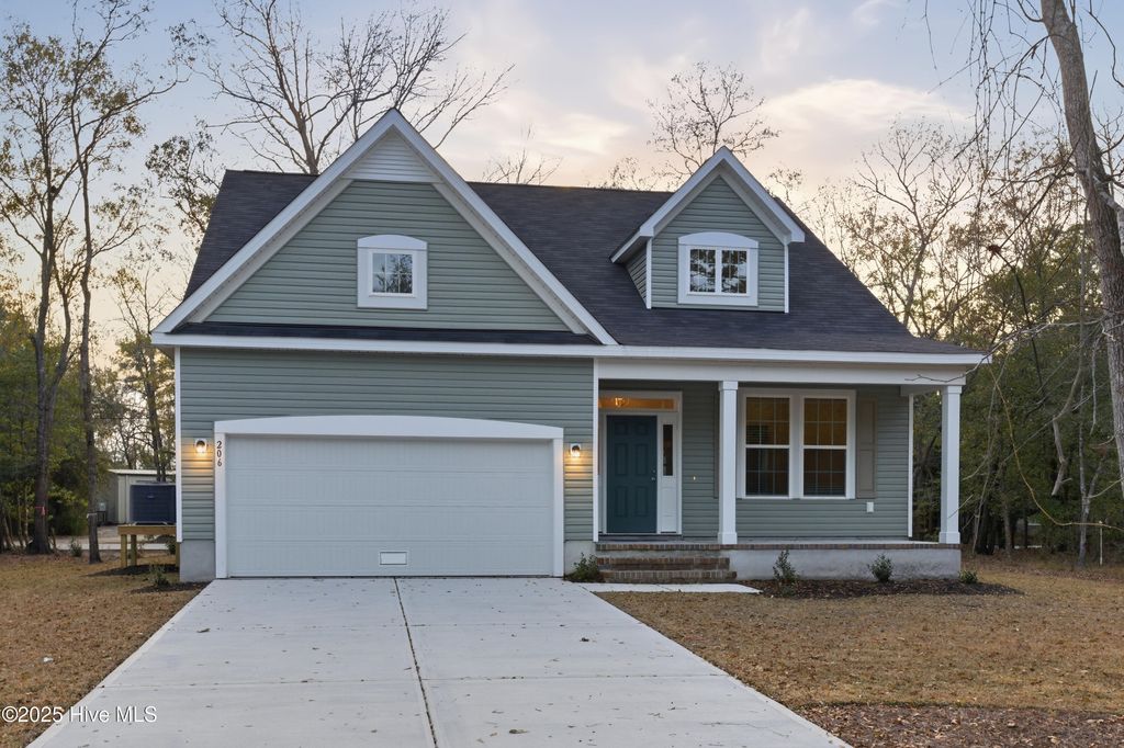 Photo of 206 Chateau Drive, New Bern, NC 28560 (MLS # 100475239)