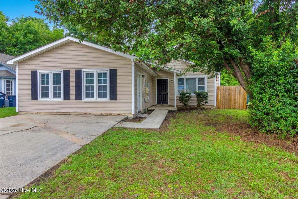 Photo of 2039 Foxhorn Road, Jacksonville, NC 28546 (MLS # 100582749)