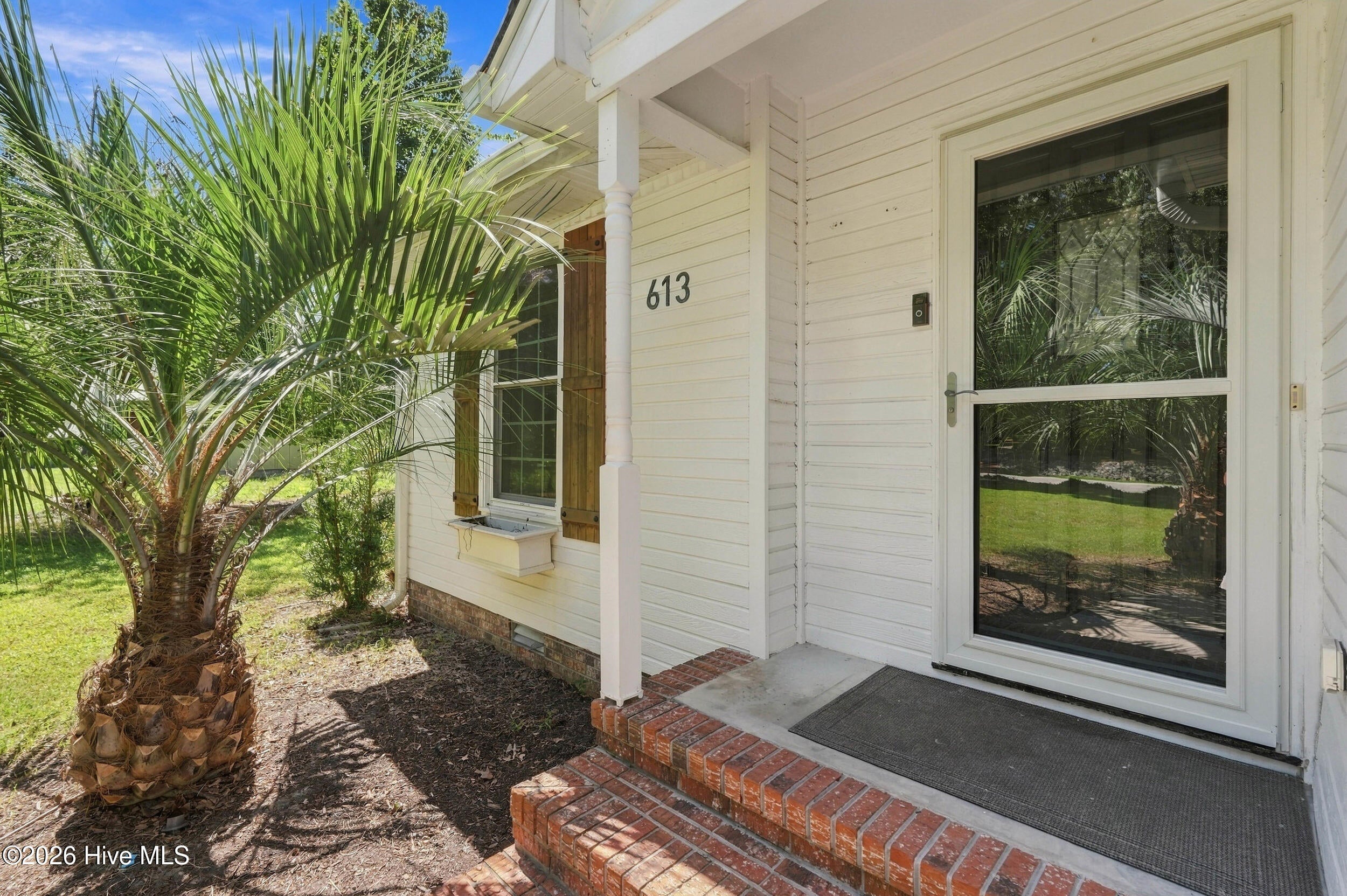 613 Ravenswood Road
