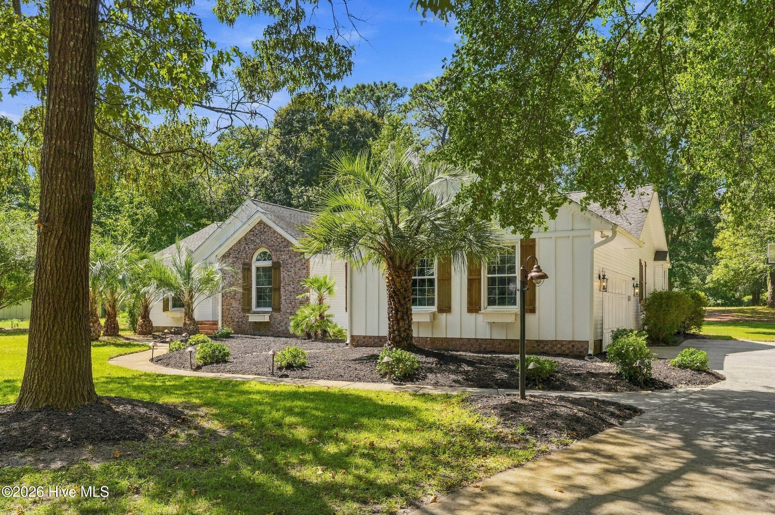 613 Ravenswood Road