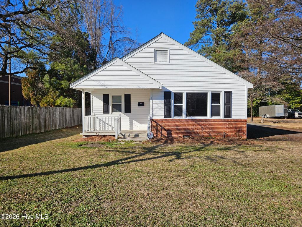 Photo of 511 Balsey Street, Clinton, NC 28328 (MLS # 100551812)