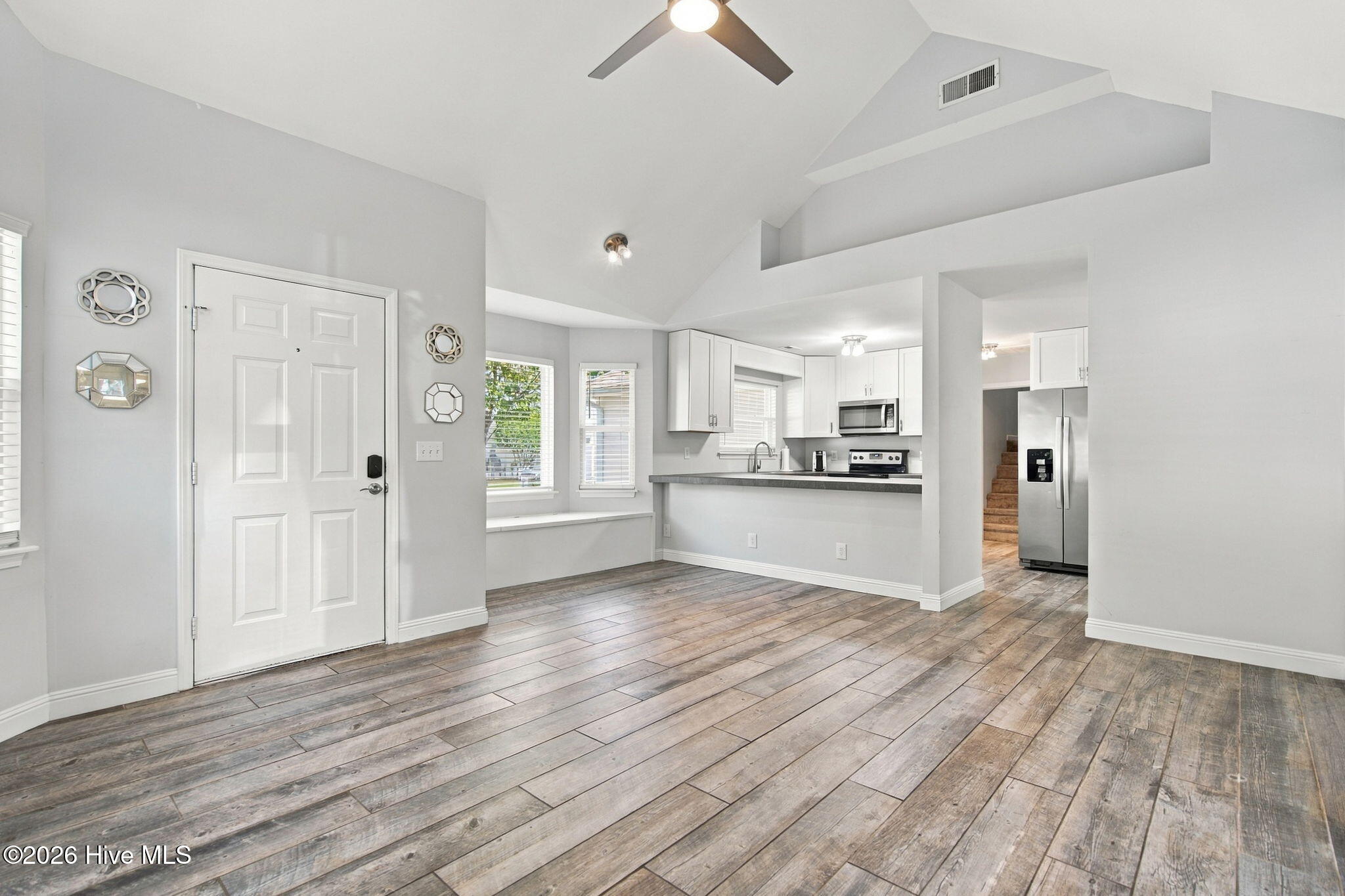 3407 Belmont Circle