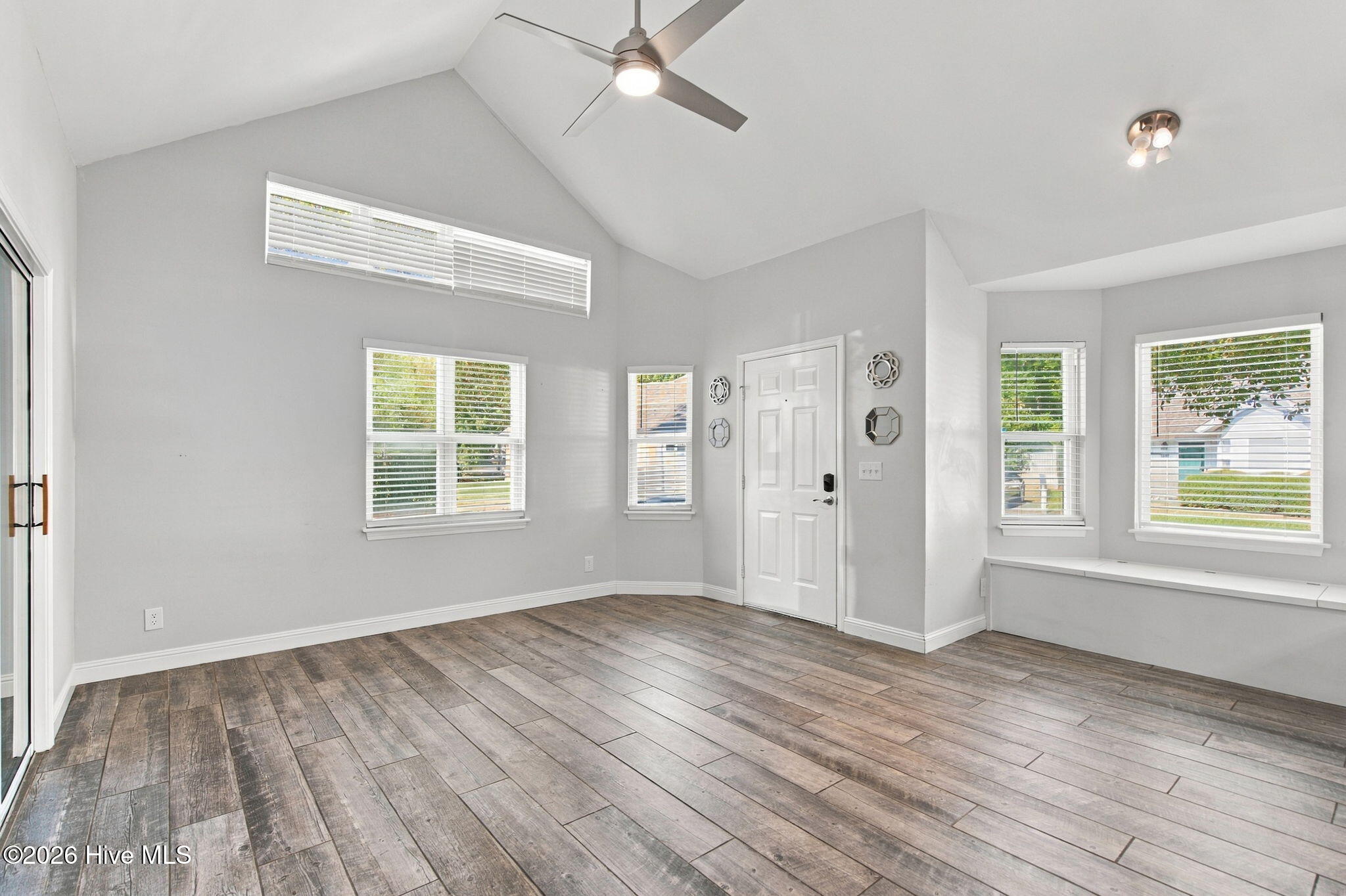3407 Belmont Circle