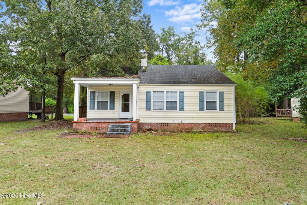 Photo of 32 E Bayshore Boulevard, Jacksonville, NC 28540 (MLS # 100545758)