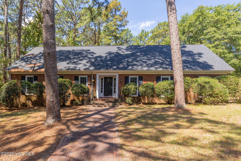 Photo of 130 Cliff Road, Southern Pines, NC 28387 (MLS # 100585213)