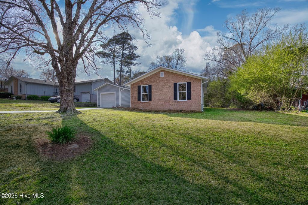 Photo of 119 Shadow Brook Drive, Jacksonville, NC 28546 (MLS # 100561992)