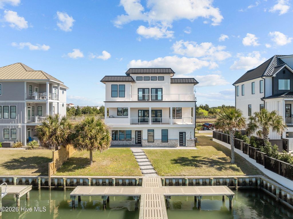 Photo of 208 Radio Island Road, Morehead City, NC 28557 (MLS # 100569583)