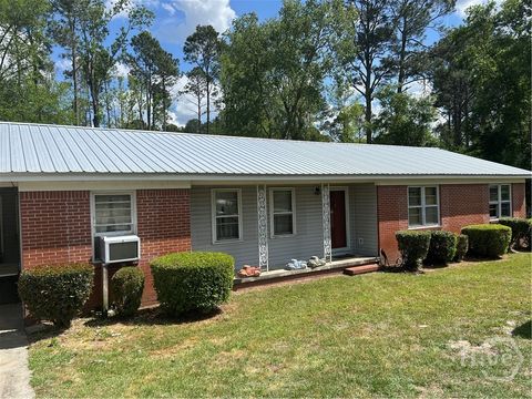 Homes For Sale - 250 Hereford Circle<br/> Swainsboro, GA 30401