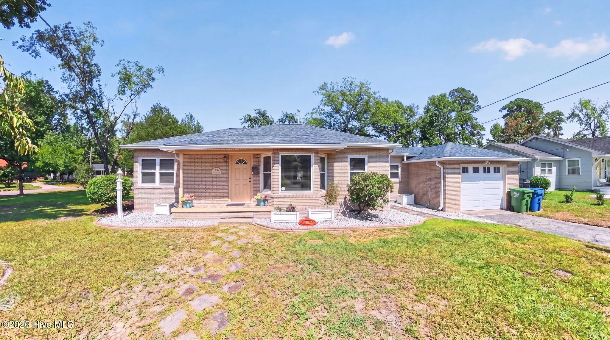 Photo 1 of 25 — 518 Thomas Avenue, Wilmington, NC 28405