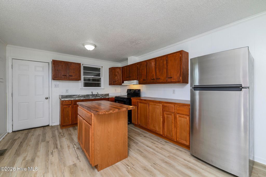 Photo of 107 Tower Drive, Jacksonville, NC 28546 (MLS # 100567518)