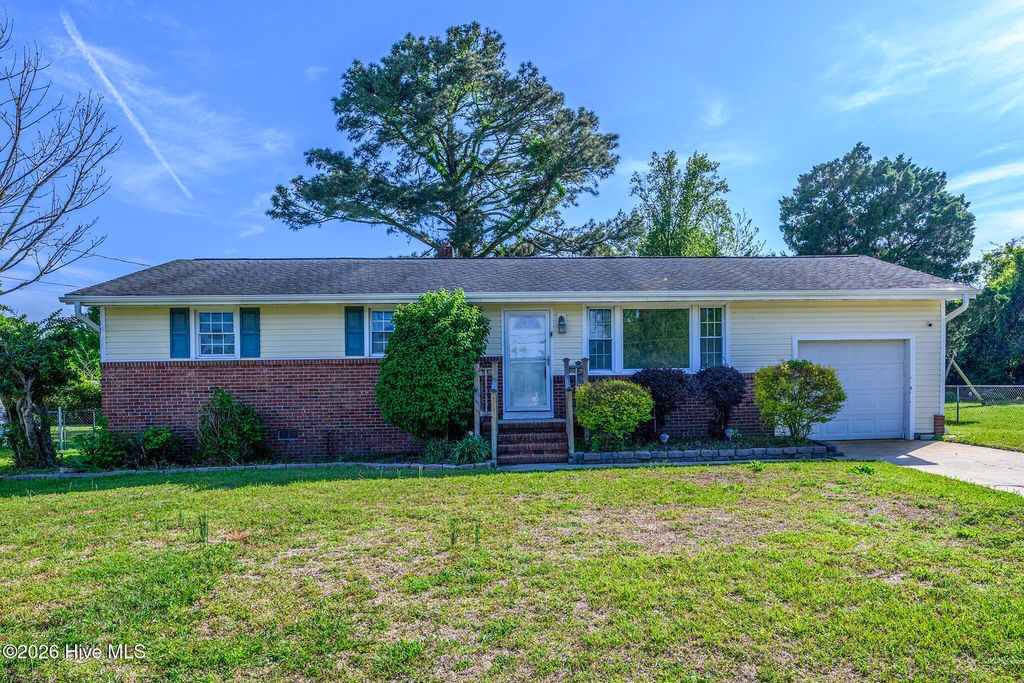 Photo of 107 Tower Drive, Jacksonville, NC 28546 (MLS # 100567518)