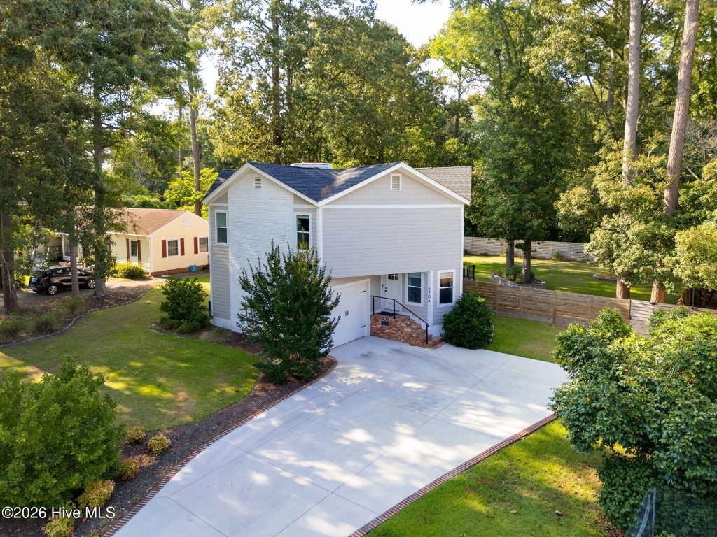 Photo of 4704 Trent Woods Drive, Trent Woods, NC 28562 (MLS # 100581711)