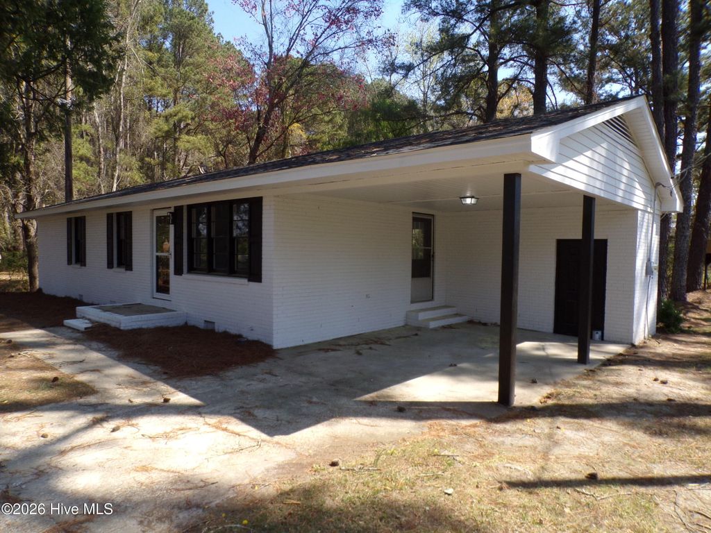 Photo of 1525 Seven Creeks Highway, Whiteville, NC 28472 (MLS # 100562942)