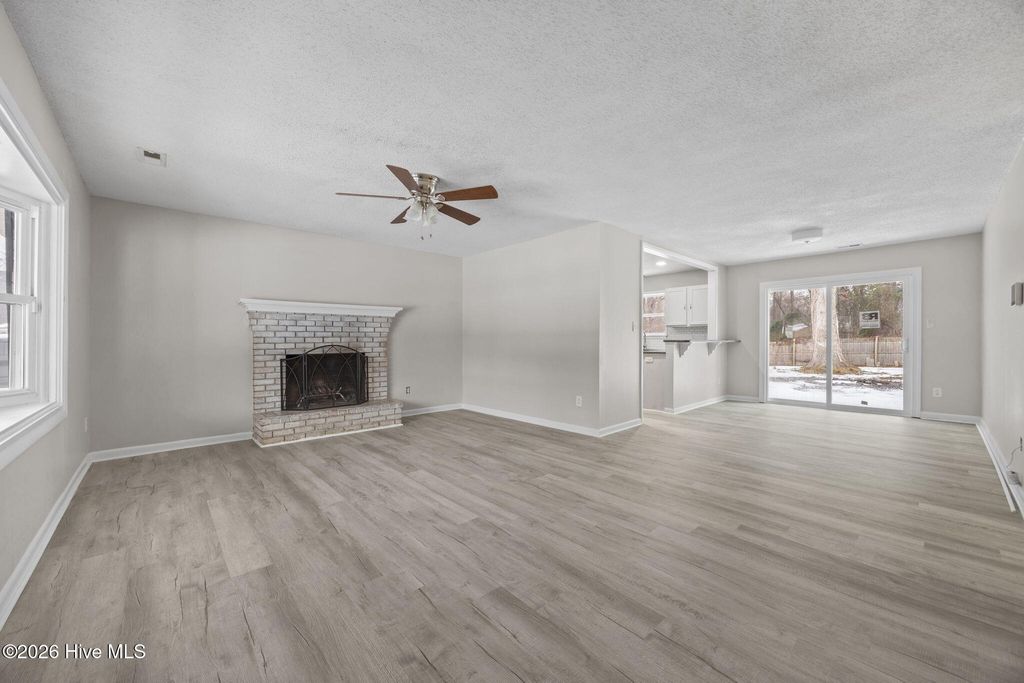 Photo of 220 White Oak Court, Jacksonville, NC 28546 (MLS # 100552906)