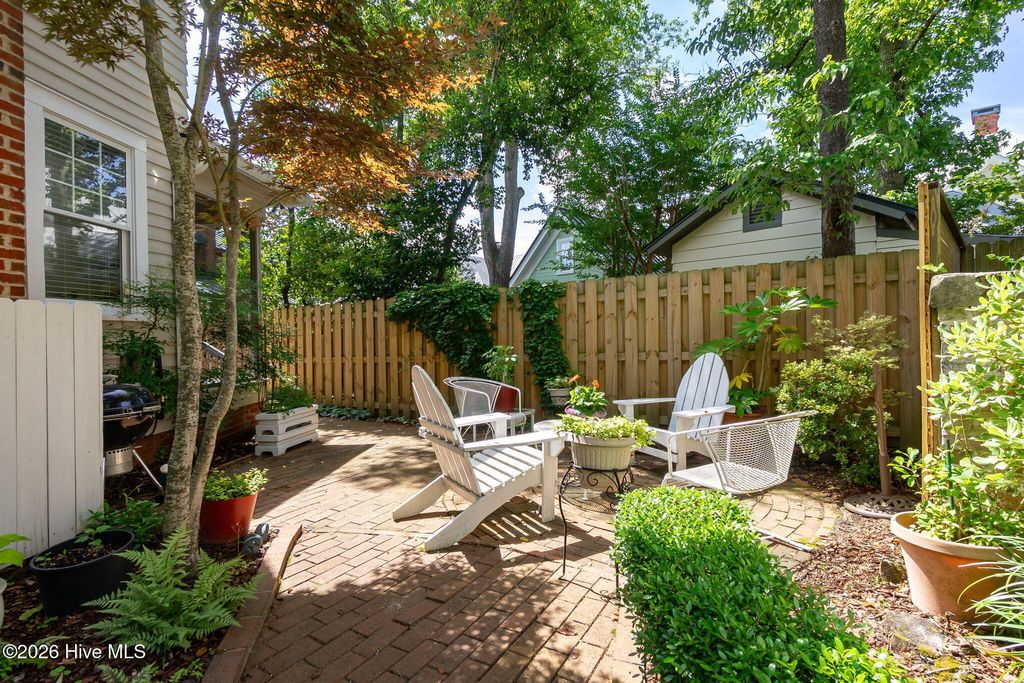 Photo of 611 Craven Street, New Bern, NC 28560 (MLS # 100577712)