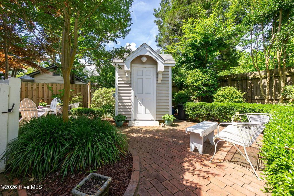 Photo of 611 Craven Street, New Bern, NC 28560 (MLS # 100577712)