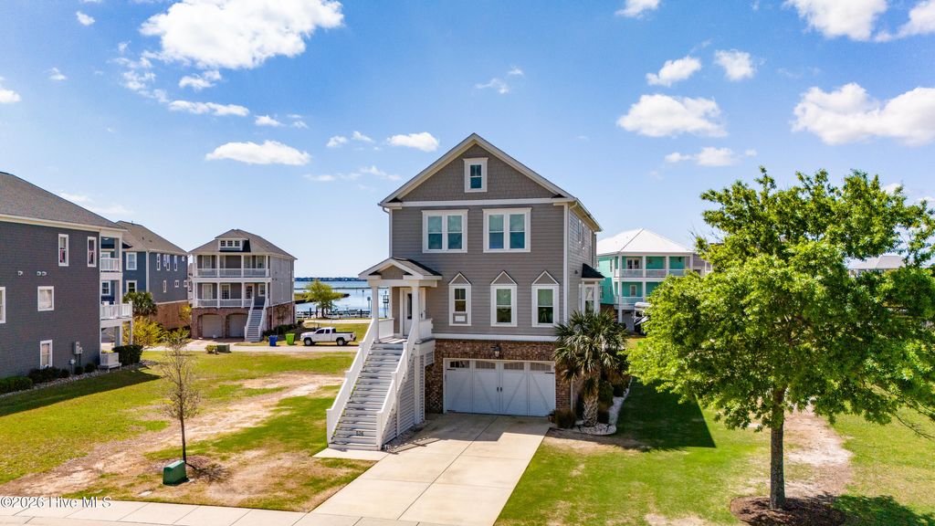 Photo of 526 Cannonsgate Drive, Newport, NC 28570 (MLS # 100563678)