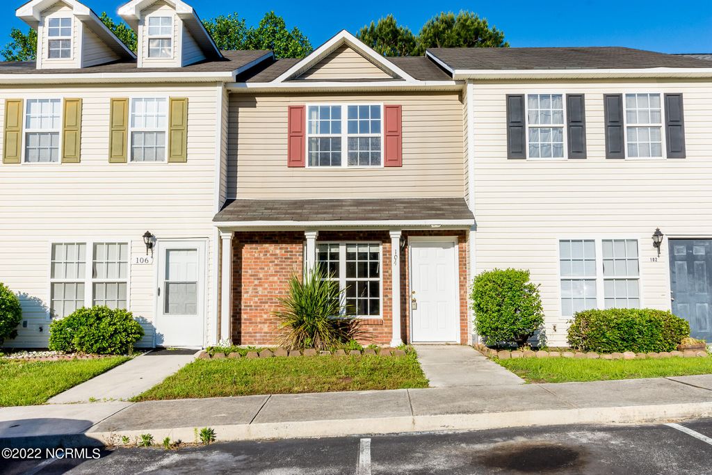 Photo of 104 Spring Meadow Circle, Jacksonville, NC 28546 (MLS # 100573392)