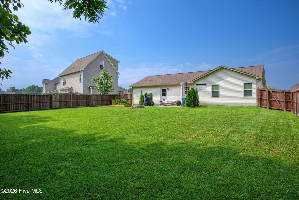 Photo of 155 Bridgeport Drive, Sneads Ferry, NC 28460 (MLS # 100563081)