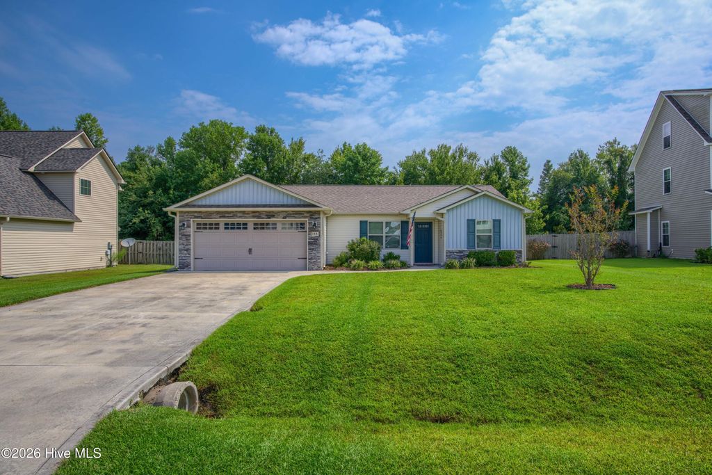 Photo of 155 Bridgeport Drive, Sneads Ferry, NC 28460 (MLS # 100563081)