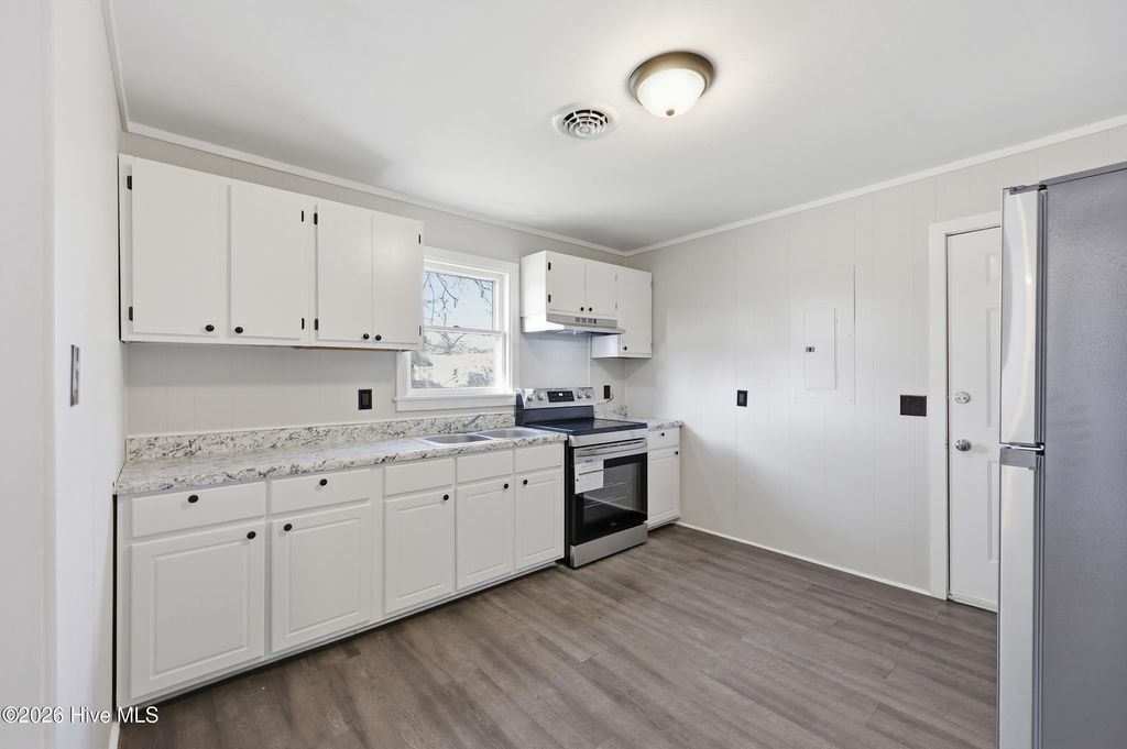 Photo of 410 Bank Street, Elizabeth City, NC 27909 (MLS # 100558000)