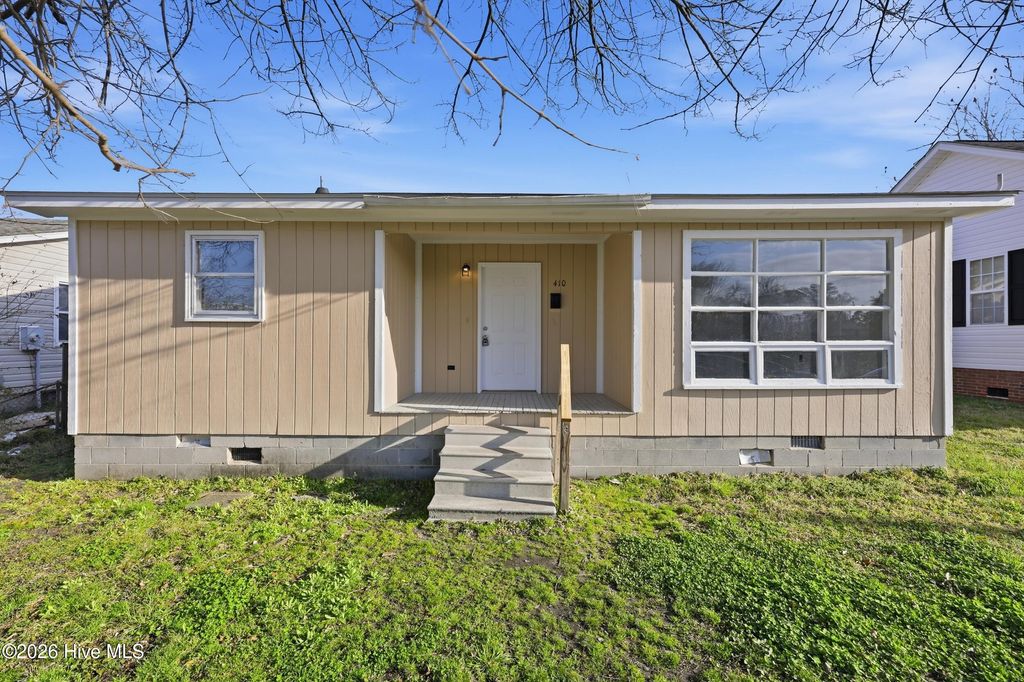 Photo of 410 Bank Street, Elizabeth City, NC 27909 (MLS # 100558000)