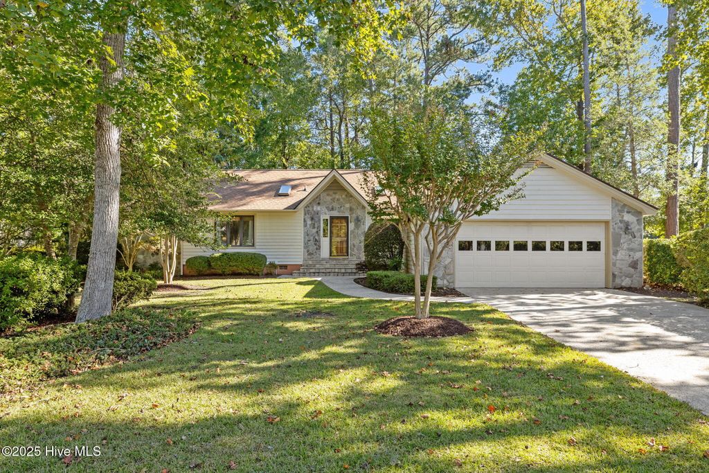 Photo of 404 Hillcrest Drive, Morehead City, NC 28557 (MLS # 100537121)
