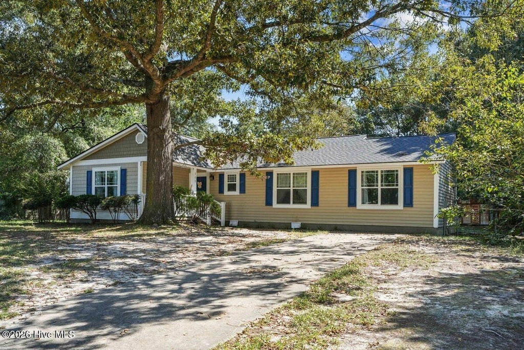Photo of 111 Lakehurst Drive, Dudley, NC 28333 (MLS # 100604746)
