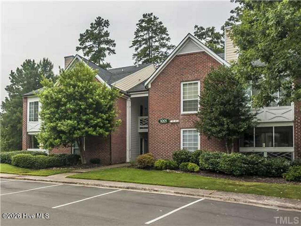 Photo of 1001 Kingswood Drive #F, Chapel Hill, NC 27514 (MLS # 100586995)