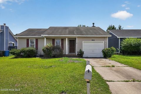 Photo of 924 Glen Reilly Drive, Fayetteville, NC 28314 (MLS # 100590682)