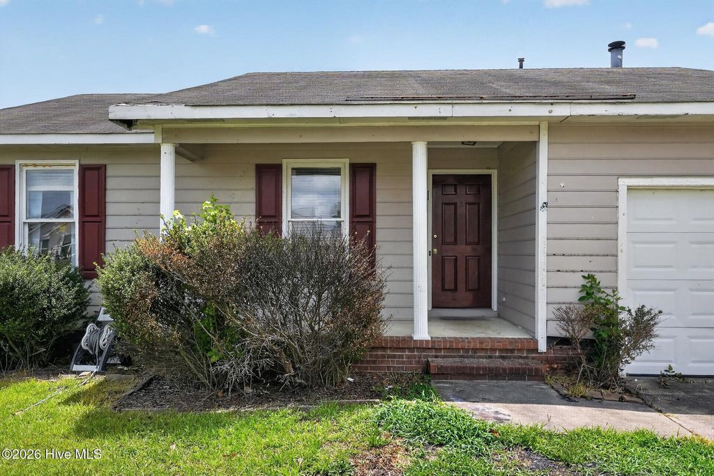 Photo of 924 Glen Reilly Drive, Fayetteville, NC 28314 (MLS # 100590682)
