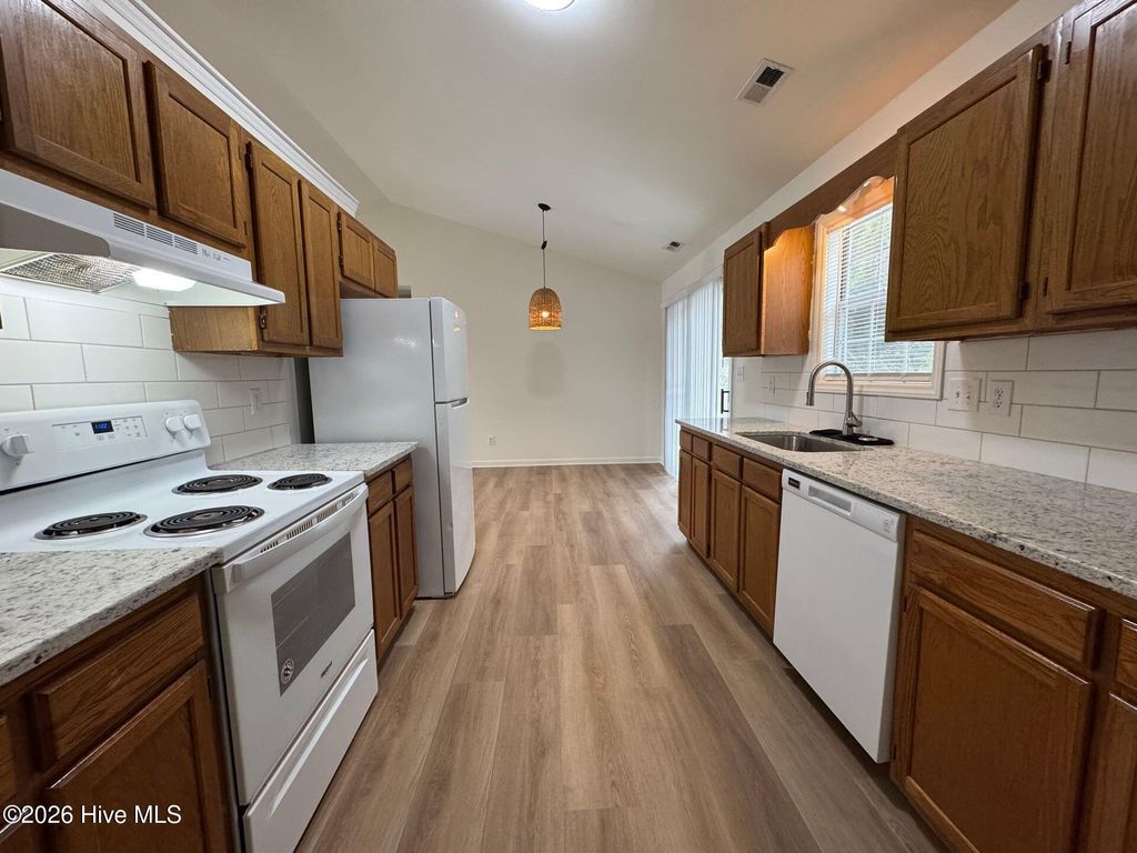 Photo of 135 Glenwood Drive, Hubert, NC 28539 (MLS # 100548360)