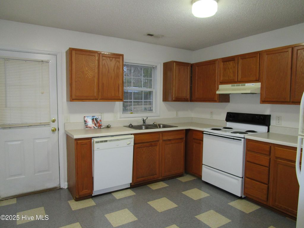 Photo of 231 Lakewood Drive #A, Jacksonville, NC 28546 (MLS # 100577346)