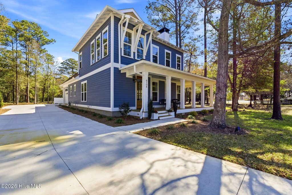 Photo of 6108 Harbor Oaks Drive, Southport, NC 28461 (MLS # 100562076)