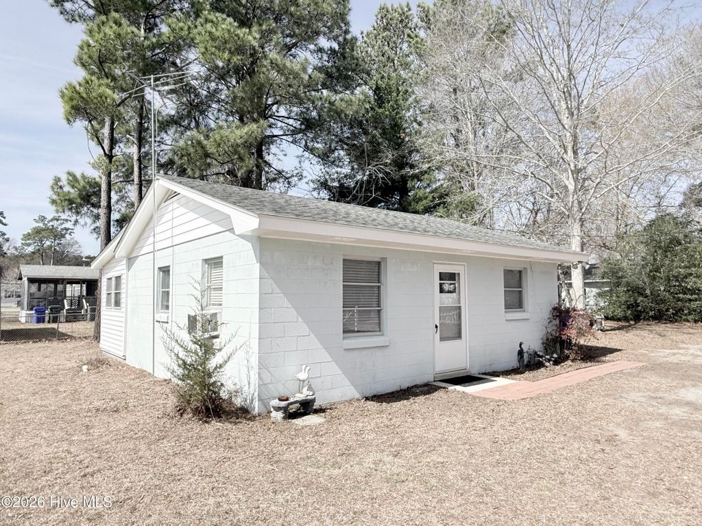 Photo of 124 Bayshore Drive, Cape Carteret, NC 28584 (MLS # 100564827)