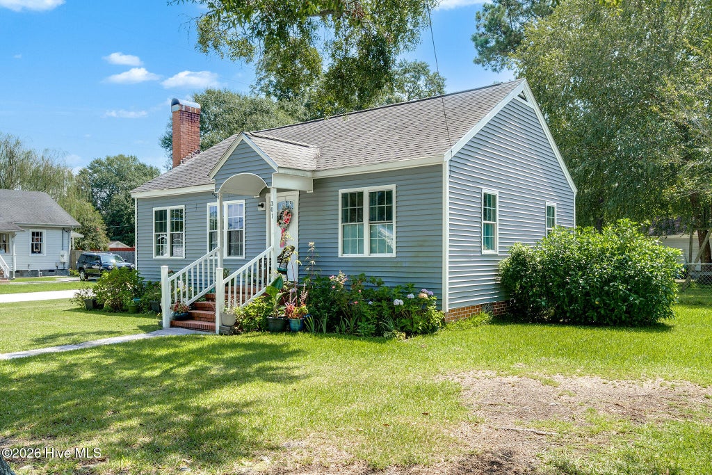 Photo of 301 W Fremont Street, Burgaw, NC 28425 (MLS # 100608910)