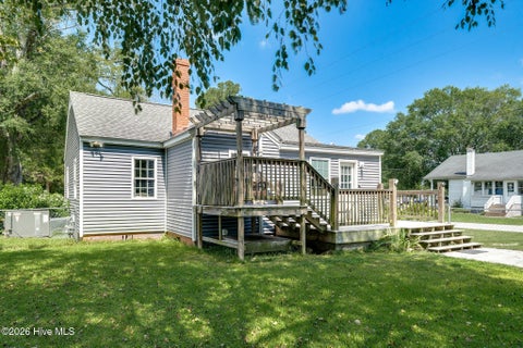 Tiny photo for 301 W Fremont Street, Burgaw, NC 28425 (MLS # 100608910)
