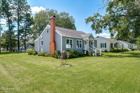 Tiny photo for 301 W Fremont Street, Burgaw, NC 28425 (MLS # 100608910)