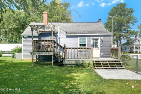 Tiny photo for 301 W Fremont Street, Burgaw, NC 28425 (MLS # 100608910)