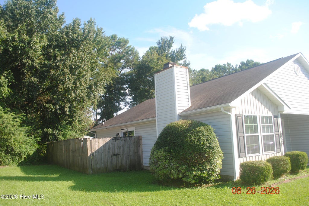 Photo of 3022 Foxhorn Road, Jacksonville, NC 28546 (MLS # 100595250)