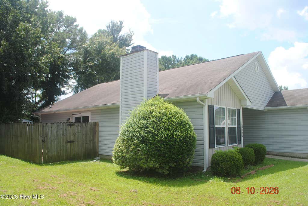 Photo of 3022 Foxhorn Road, Jacksonville, NC 28546 (MLS # 100595250)