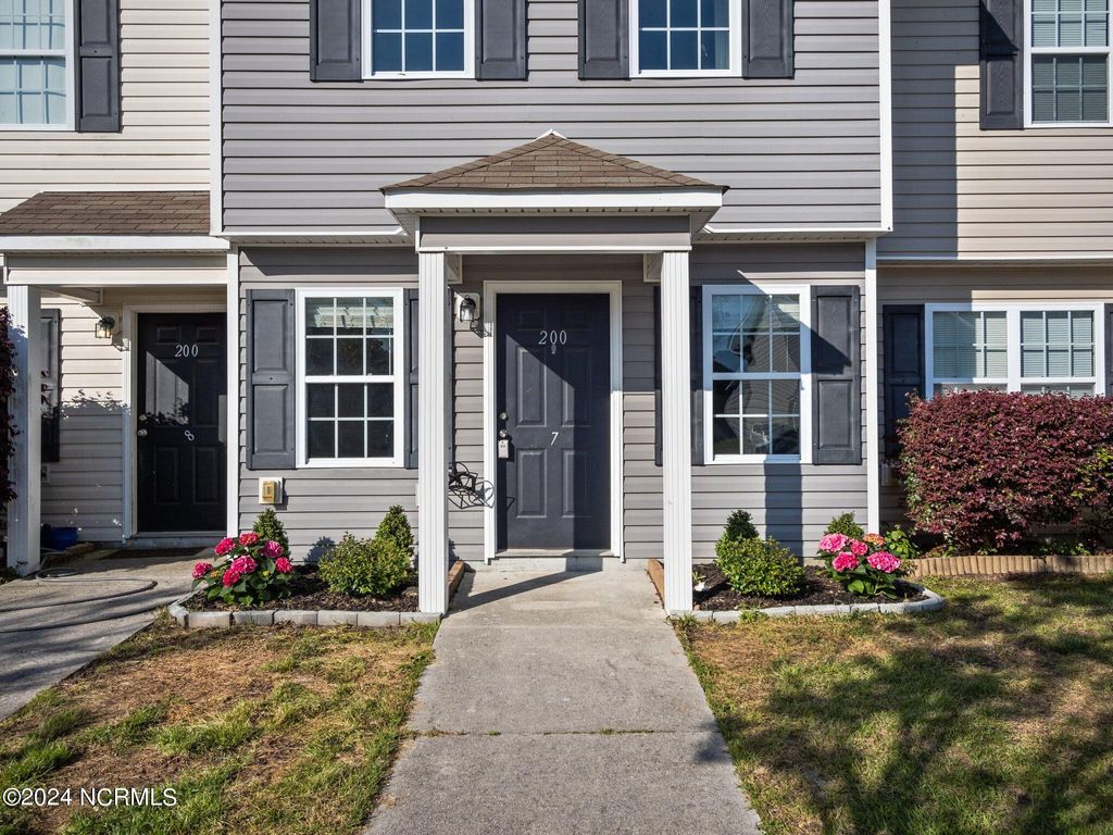 Photo of 200 Lanieve Court #7, Hubert, NC 28539 (MLS # 100576857)