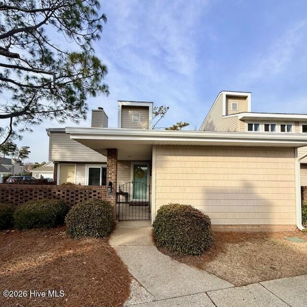 Photo of 204 Sound Court, Morehead City, NC 28557 (MLS # 100557795)