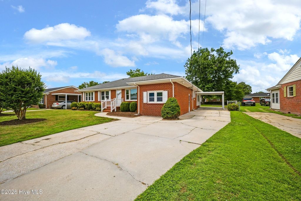 Photo of 118 Rosewood Avenue, Elizabeth City, NC 27909 (MLS # 100584390)