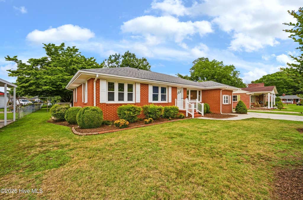 Photo of 118 Rosewood Avenue, Elizabeth City, NC 27909 (MLS # 100584390)